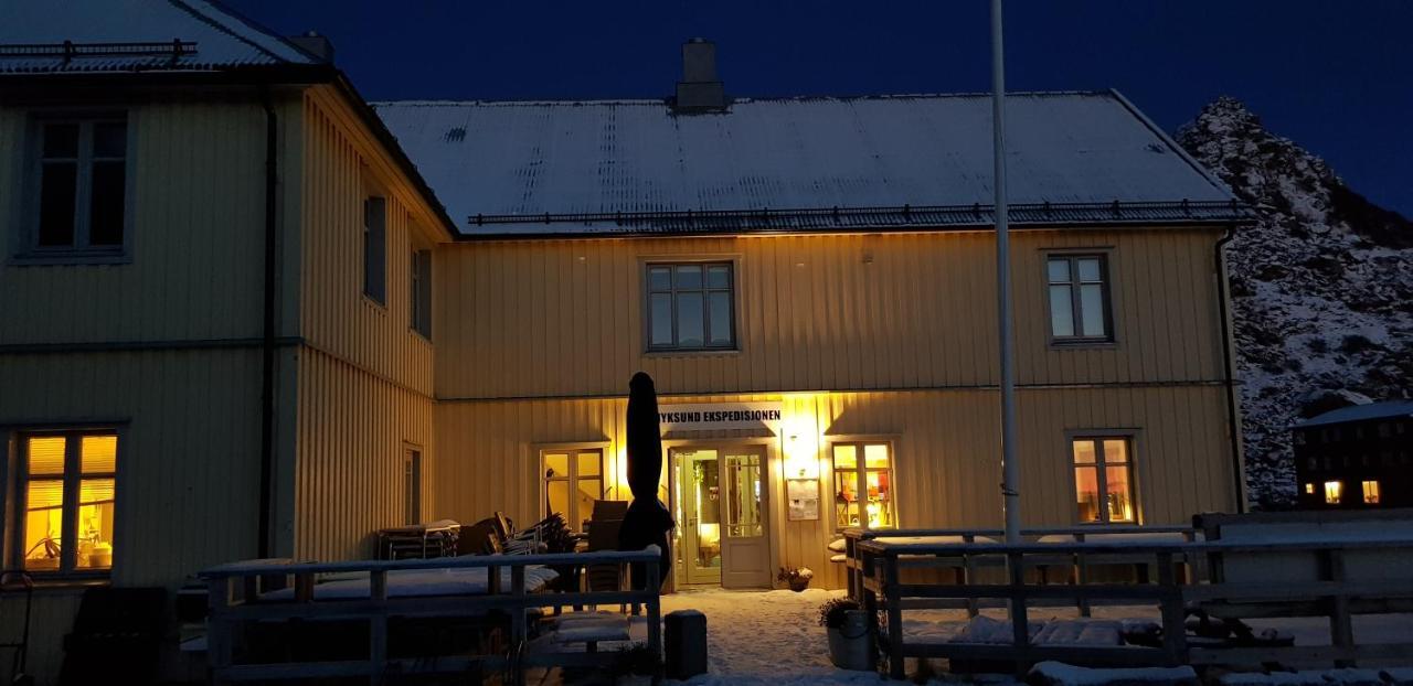 Отель Nyksund Ekspedisjonen Экстерьер фото